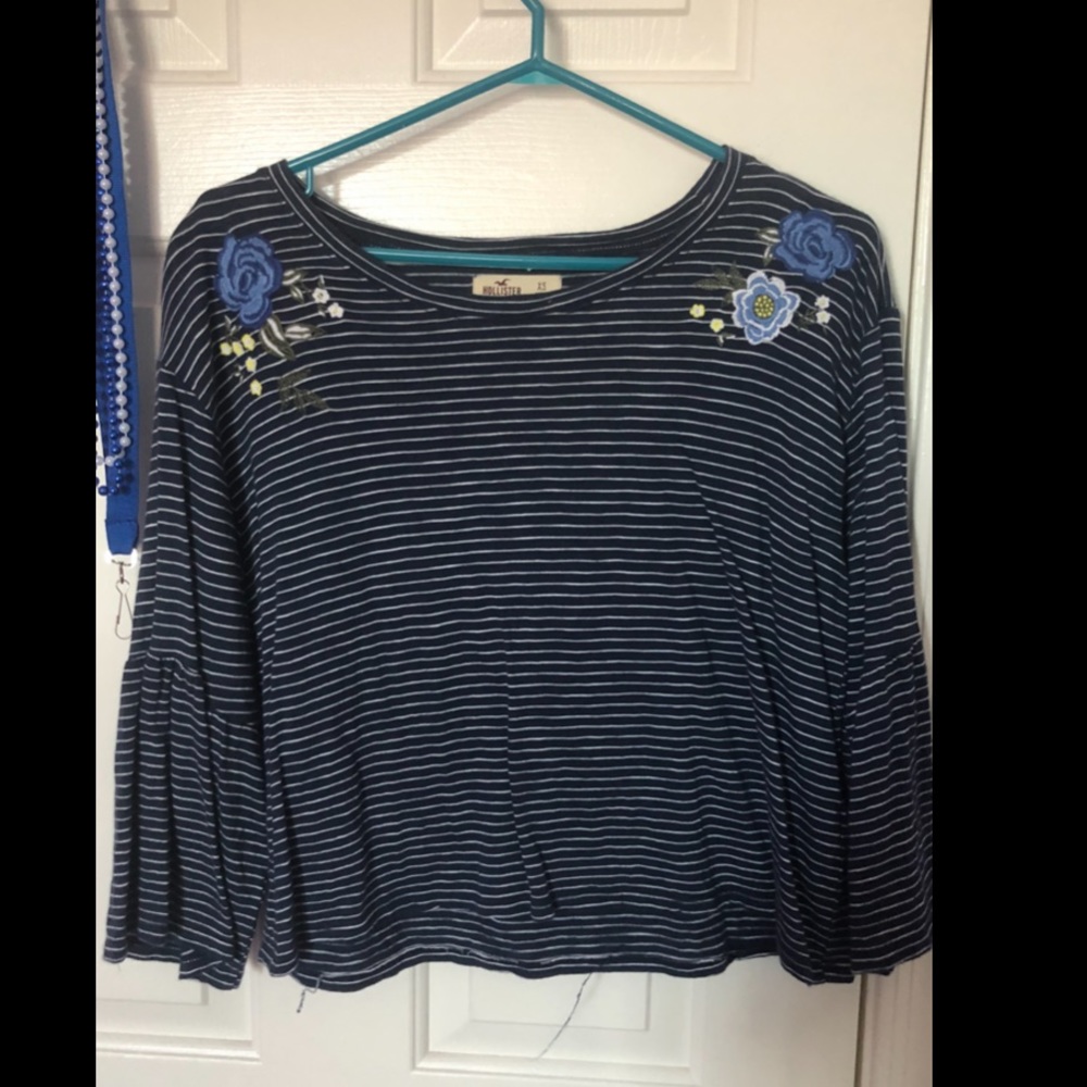 Bell sleeve long sleeve top!